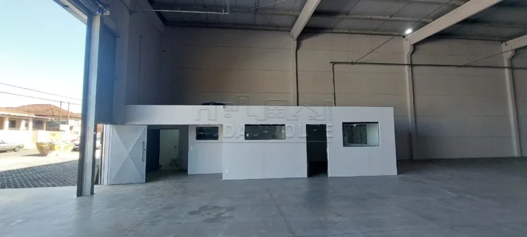 Barracão de 661 m² na Vila Cardia